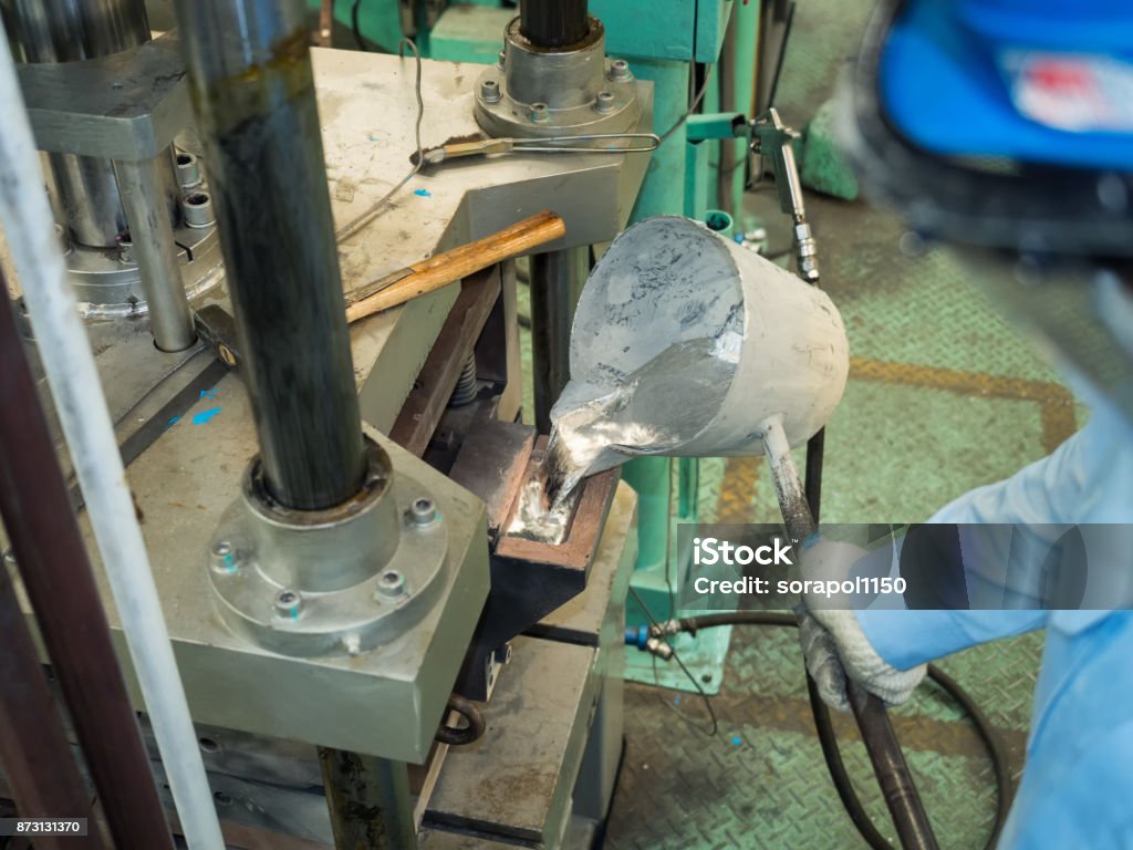 Operator pouring aluminum molten in to high precision casting mold Operator pouring aluminum molten in to high precision casting mold, Alunimun foundry process manufacturing, pouring high temperature aluminum molten Aluminum Stock Photo
