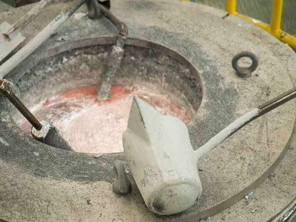 istock Operator pouring aluminum molten in to high precision casting mold 873131488
