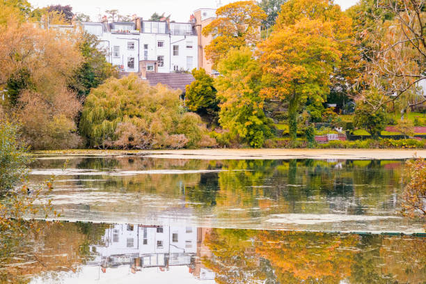 Waterfront apartment in Hampstead Heath of London