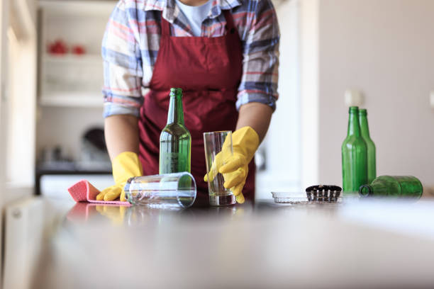 Young Woman Cleaning Kitchen Young Woman Cleaning Kitchen after party stock pictures, royalty-free photos & images