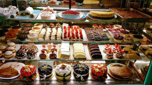 pastel de display - panadería fotos fotografías e imágenes de stock