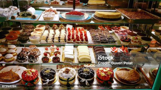 Display Torta - Fotografie stock e altre immagini di Panetteria - Panetteria, Dolce, Pasticceria