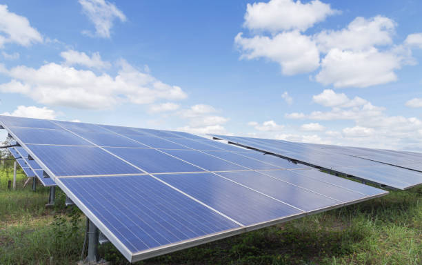 istock Close up rows array of polycrystalline silicon solar cells in solar power plant turn up skyward absorb the sunlight from the sun use light energy to generate electricity 873197446