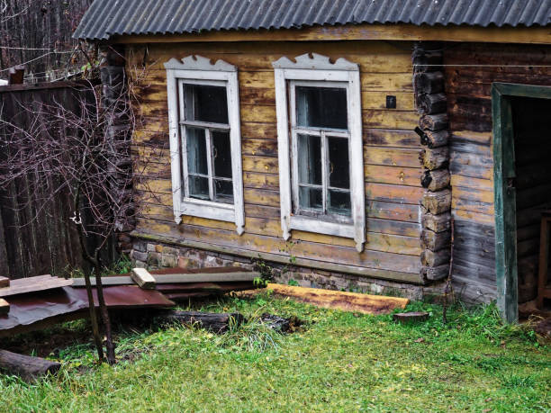 istock Old abandoned wooden house 873215336