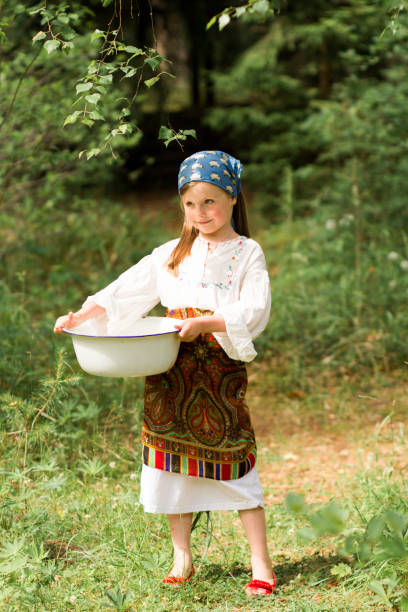 istock Little cute girl helps her mother 873224154