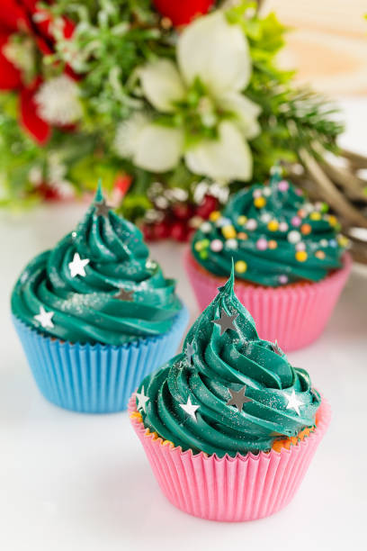 istock Green christmas cupcakes with decorations 873286998