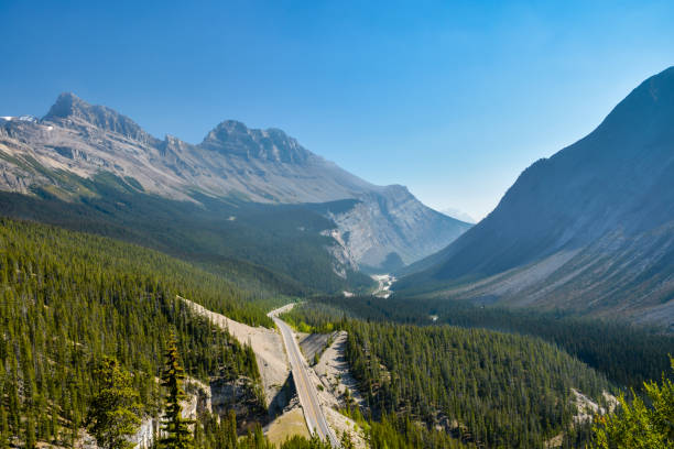 istock Icefield Parkway in Canadian Rockies 873315018