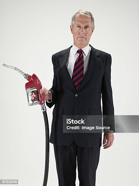 Photo libre de droit de Homme Avec Une Pompe À Essence banque d'images et plus d'images libres de droit de Hommes - Hommes, Pompe à essence, Portrait - Image