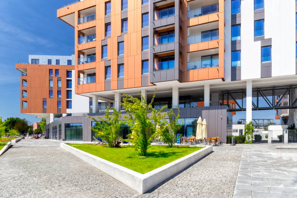 istock Green square in front of modern apartment buildings 873339530