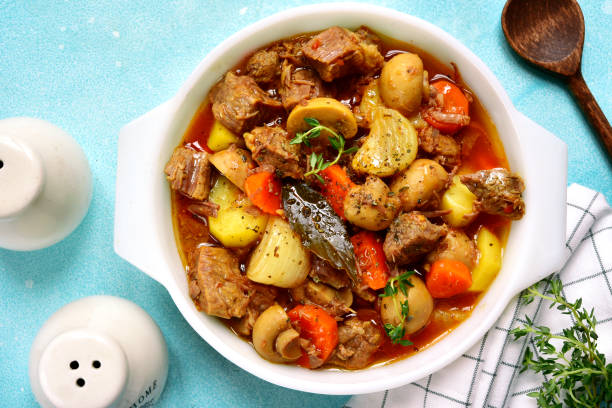 Slow cooker meat with vegetables in tomato sauce