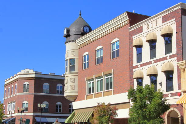 istock Victorian Style Buildings in Downtown Paso Robles, California 873385594