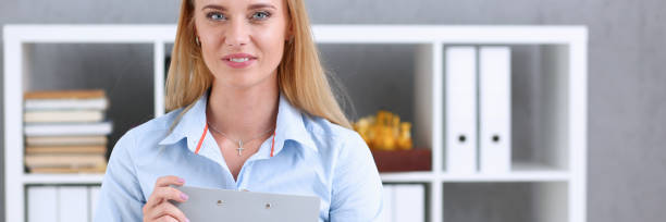 istock Business woman holding a writing tablet 873396762