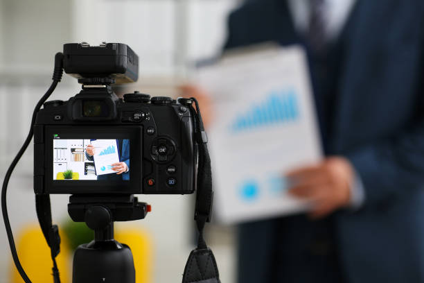 istock Male in suit and tie show stats graph pad 873397402