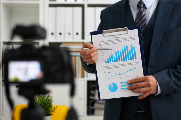 istock Male in suit and tie show stats graph pad 873397406