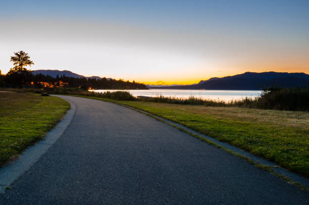 istock Deserted Curving Coastal Footpath at Dusk 873409570