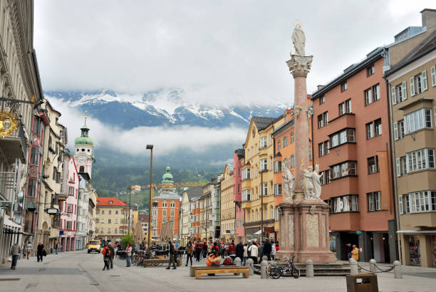 physionomie d’une ville d’innsbruck, autriche. - innsbruck austria tirol european alps photos et images de collection