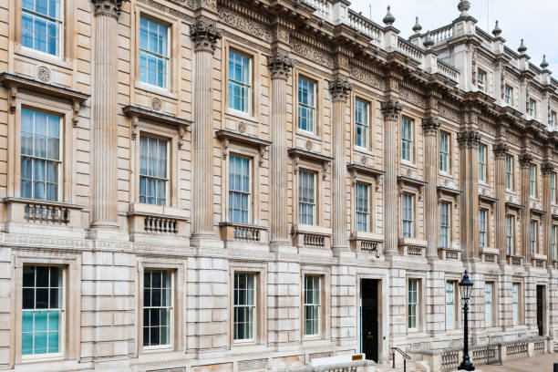istock London city architecture - Cabinet Office 873452336