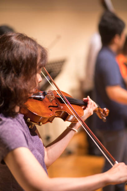 istock Woman playing Violin in rehearsal 873508054