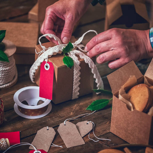 istock Sending Homemade Cookies for Christmas as a Gift 873535120