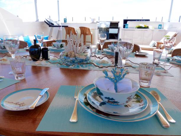 istock Lunch on a yacht 873581170