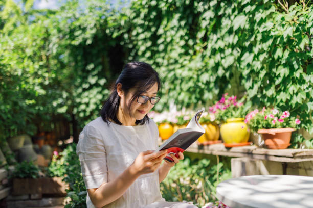 istock Chinese Woman reading book 873590322