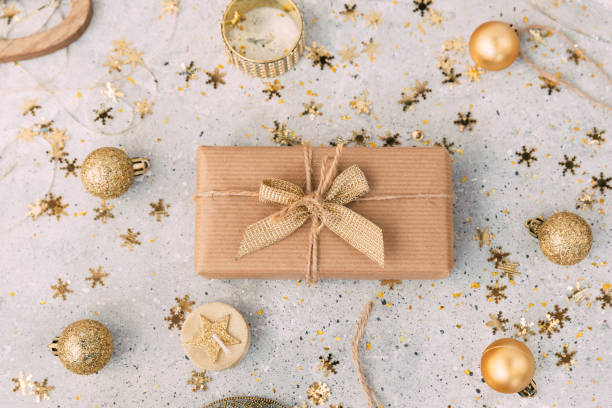 istock Christmas gift box with golden background 873653778