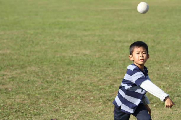 istock Japanese boy playing catch (second grade at elementary school) 873657060