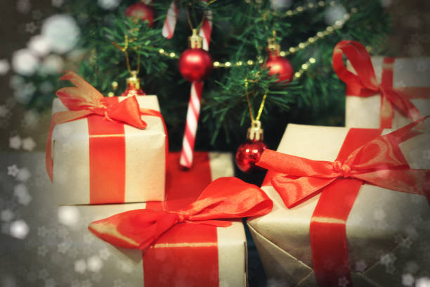 istock many family Christmas gift 873670128
