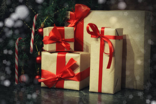 istock many family Christmas gift 873670148