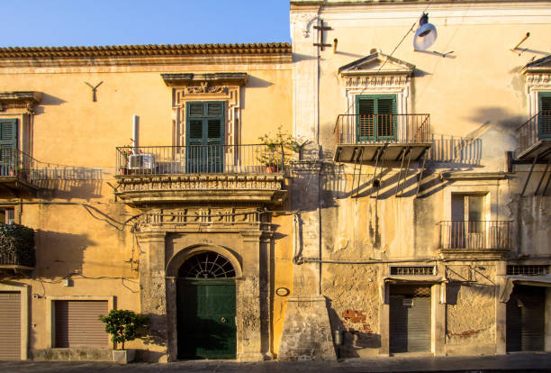 istock Old italian house 873681162