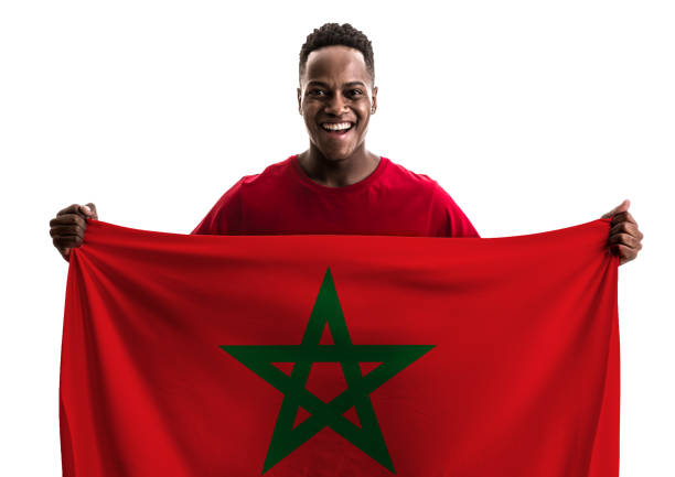 tifoso / giocatore sportivo che tiene la bandiera del marocco - moroccan flags foto e immagini stock