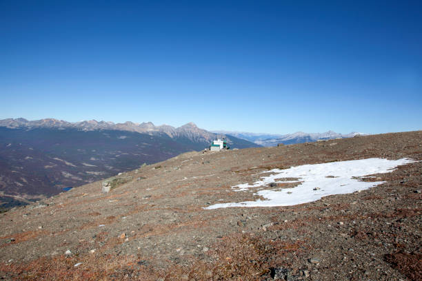 vue sur la montagne canada - victoria cross photos et images de collection