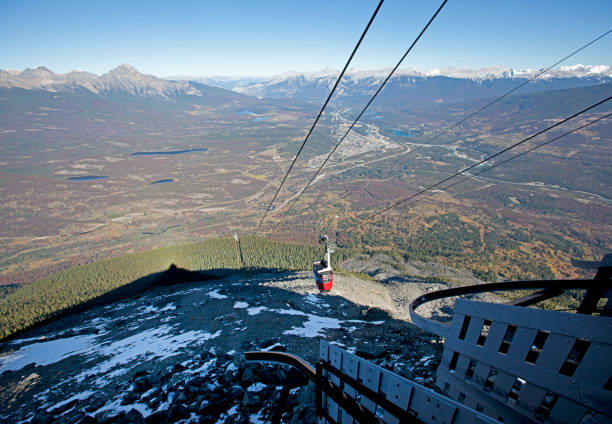 un skytram de montagne - victoria cross photos et images de collection