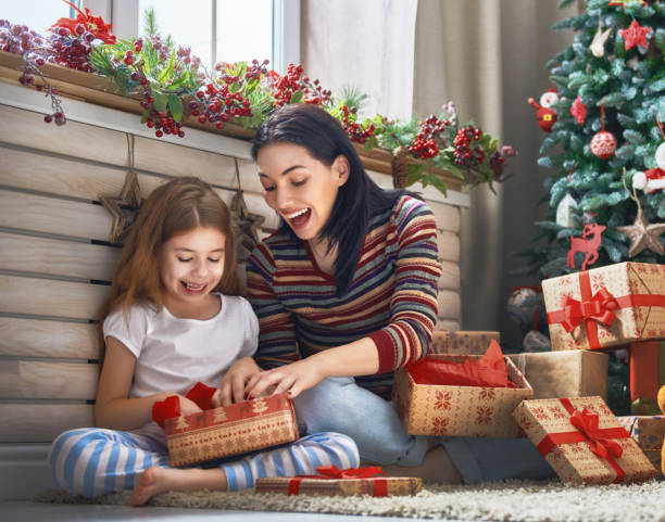 istock Mother and daughter exchanging gifts 873755436