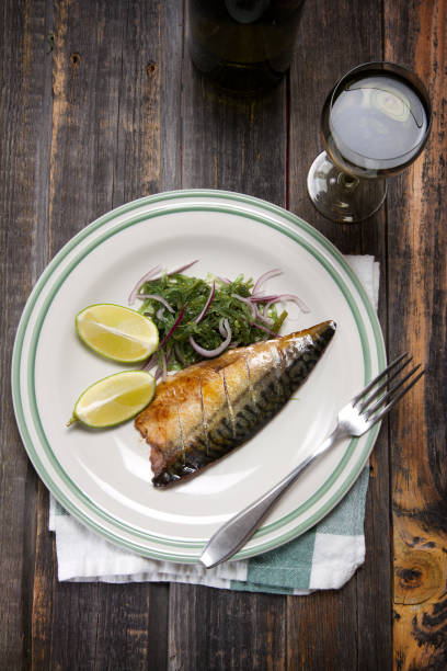 istock Grilled mackerel fillet with seaweed salad, sesame and lime 873776396
