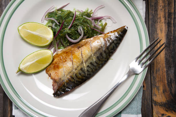 istock Grilled mackerel fillet with seaweed salad, sesame and lime 873776398
