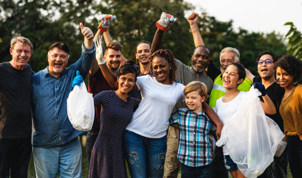 group of diversity people volunteer charity project - wasting time imagens e fotografias de stock