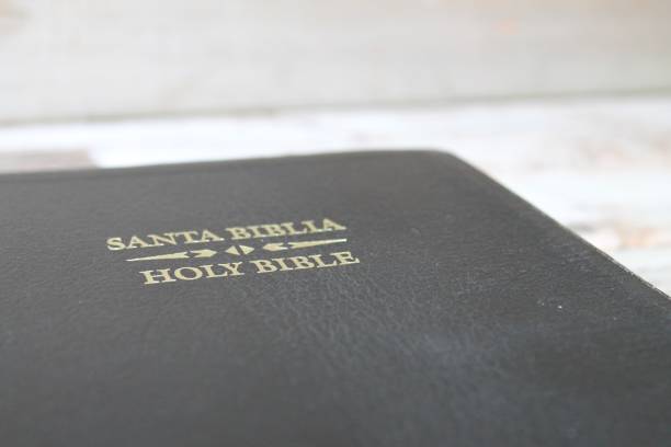 istock holy bible santa biblia 873791026