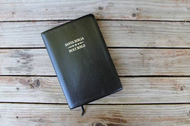istock holy bible santa biblia 873791032