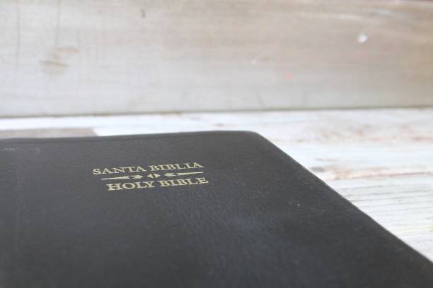 istock holy bible santa biblia 873791040