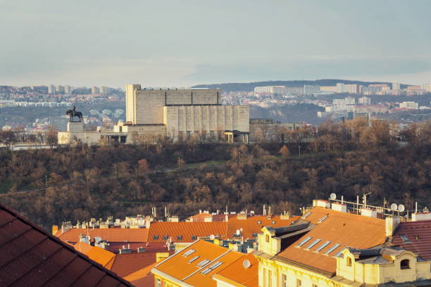 gefiltert reiterstandbild am nationaldenkmal vitkov, prag, tschechische republik - vitkov stock-fotos und bilder