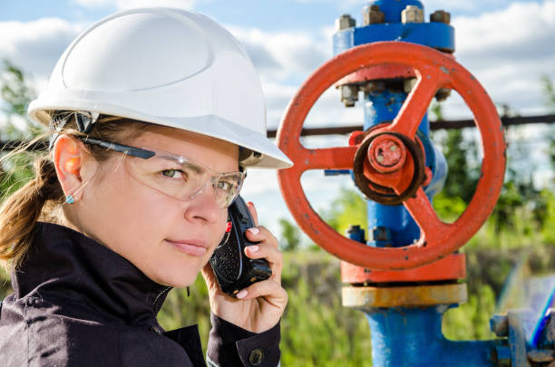 istock Woman engineer in the oilfield 873850212