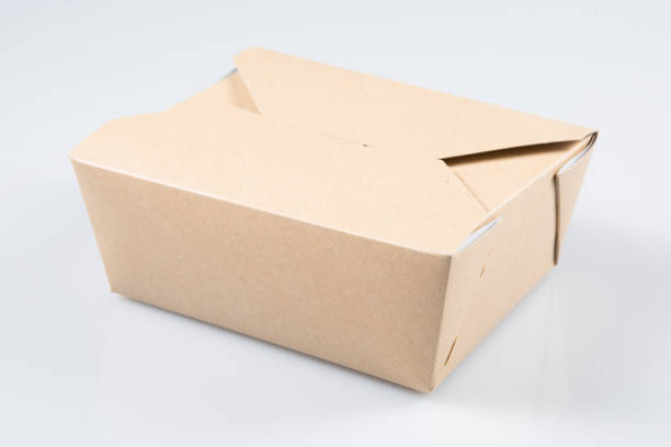 carton de gâteaux à emporter boîte sur fond blanc - cake box packaging recycling photos et images de collection