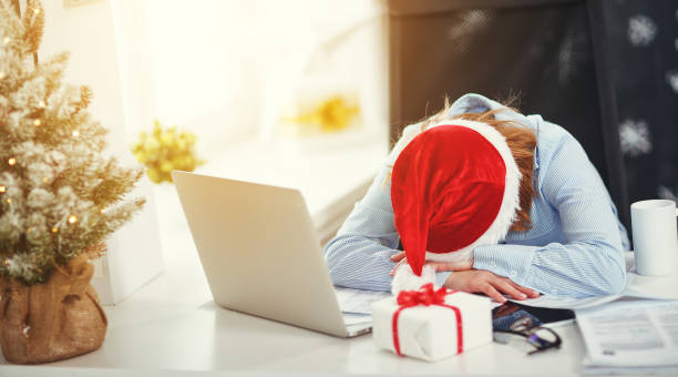 businesswoman freelancer tired, asleep working at computer at Christmas business woman businesswoman freelancer tired, asleep working at computer at Christmas office christmas party stock pictures, royalty-free photos & images