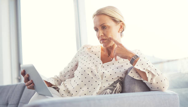 istock I find all my news online 873898084