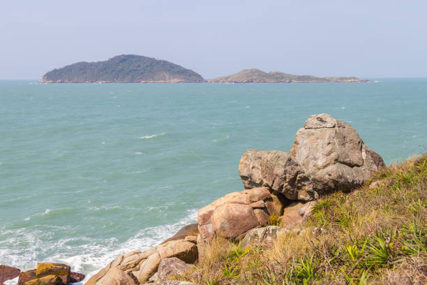 istock Trail in Costao do Santinho, Aranhas Island 873942668