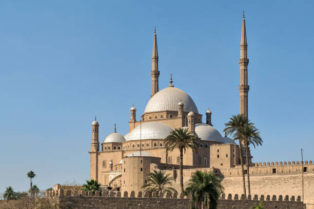 la gran mezquita de muhammad ali pasha (mezquita de alabastro), situado en la ciudadela de el cairo, egipto - cairo egypt mosque minaret fotografías e imágenes de stock
