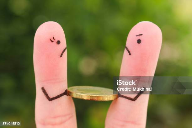 Fingerkunst Der Familie Während Der Streit Konzept Von Mann Und Frau Kann Nicht Geld Nach Scheidung Teilen Stockfoto und mehr Bilder von Währung