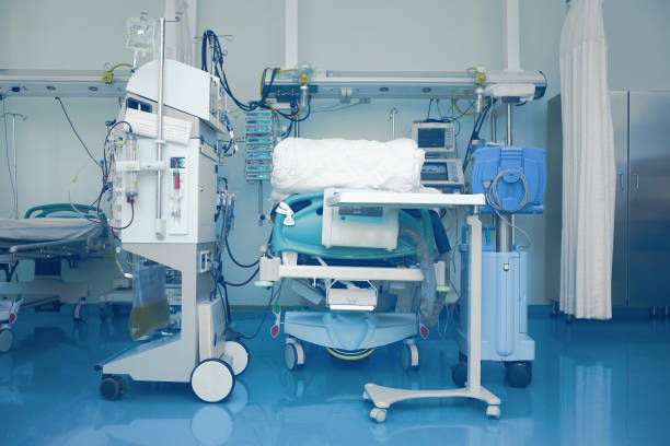 istock Medical room equipped for intensive care 874071816