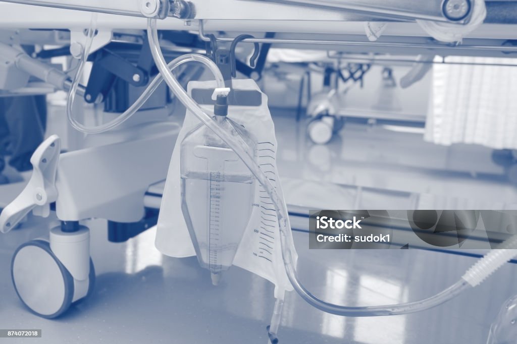 Moderno letto paziente in ospedale - Foto stock royalty-free di Catetere